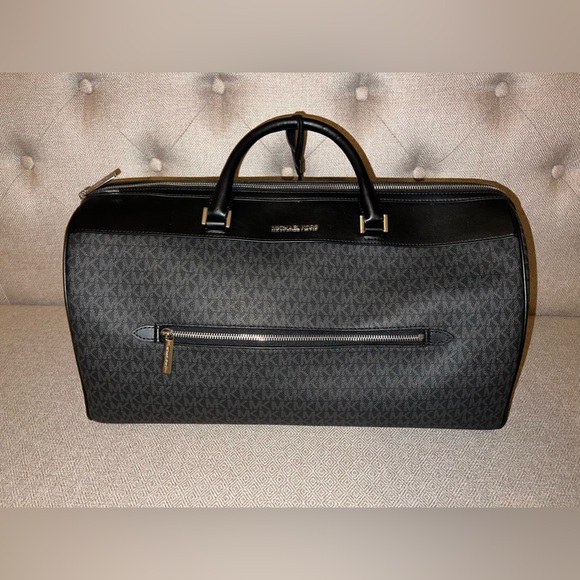 XL Michael Kors Travel Bag - Picture 8 of 16